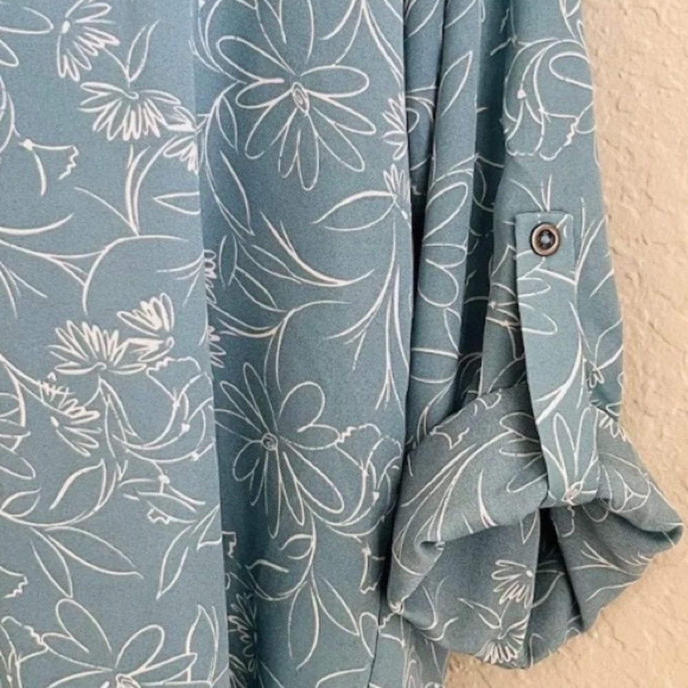 NWOT LUSH /STITCH FIX, Teal & Cream Floral Print Tab Sleeve Blouse, Sizes L & XL - Picture 4 of 5